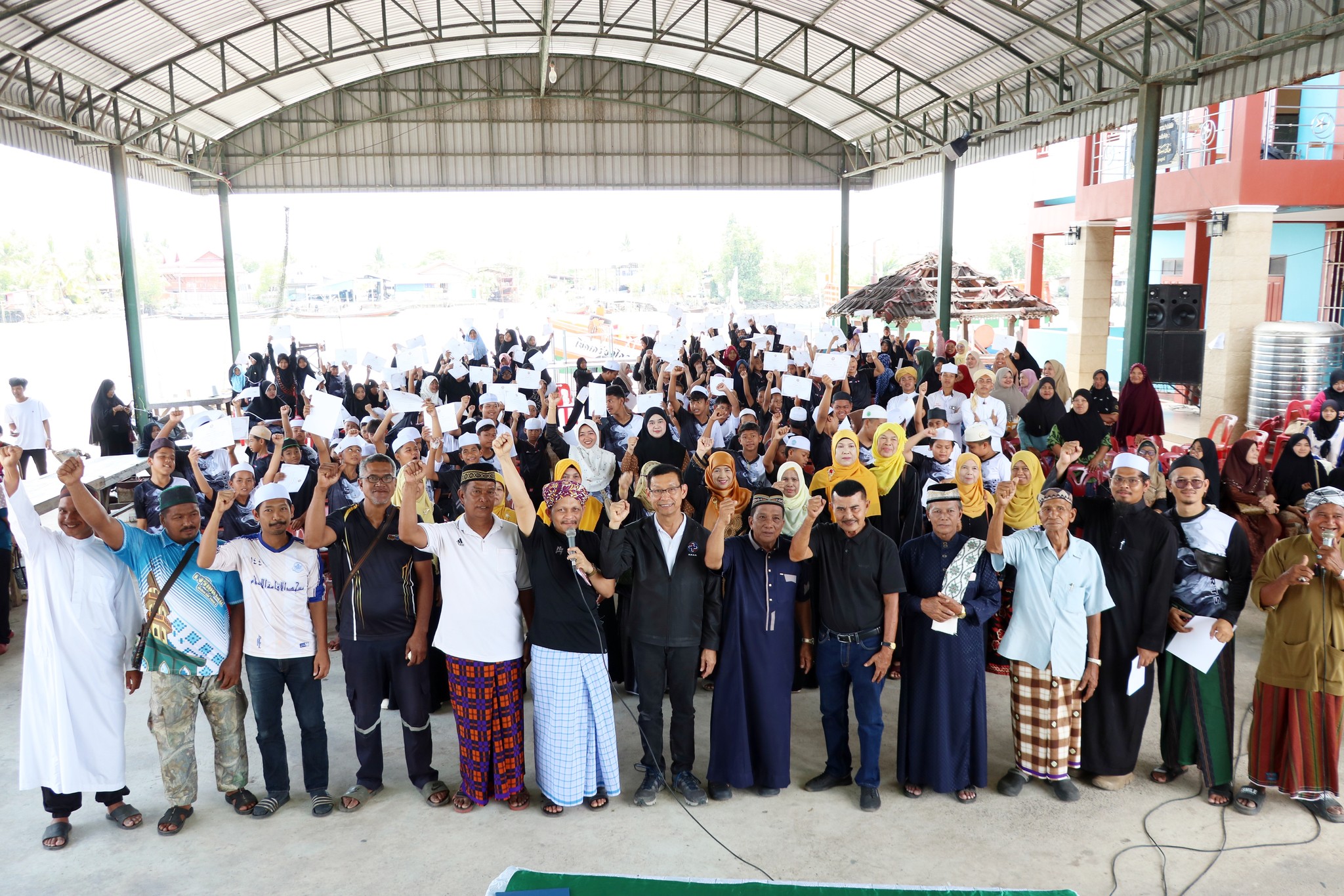 พิธีปิดโครงการอบรมเชิงปฏิบัติการสร้างเสริมพื้นฐานอัลกุรอานแล ... Image 1