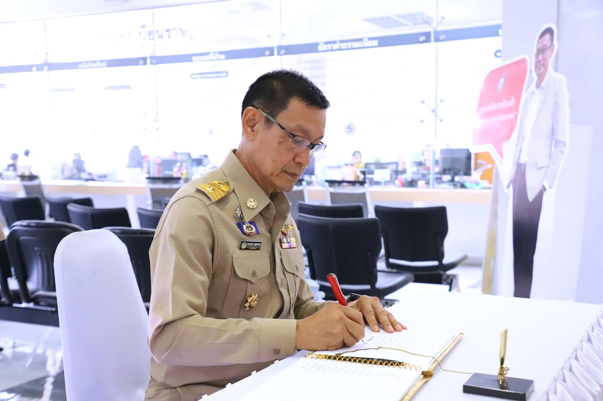 เทศบาลนครสุราษฎร์ธานี ขอเชิญชวนพสกนิกรทุกหมู่เหล่า ร่วมลงนาม ... Image 1