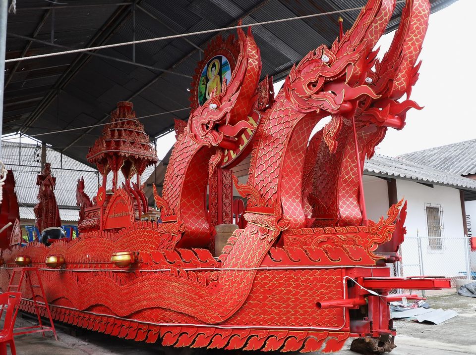 ยิ่งใหญ่สมการรอคอย ขบวนแห่เรือพนมพระทางบกในปีนี้ มีเรือพนมพร ... รูปภาพ 1