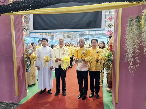 เทศบาลฯร่วมกิจกรรมเนื่องในวันคล้ายวันพระบรมราชสมภพของพระบาทส ... รูปภาพ 1