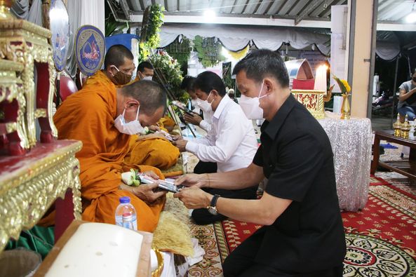 ร่วมพิธีบำเพ็ญกุศลศพคุณแม่ไพโรจน์ ชัยวัฒน์ อายุ ๗๕ ปี Image 1