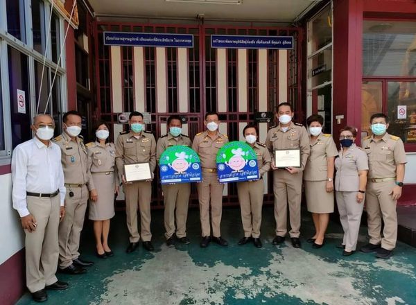 นายกฯ ประเสริฐ ลงพื้นที่ส่งมอบป้าย Clean Food Good Taste ให้ ... Image 1