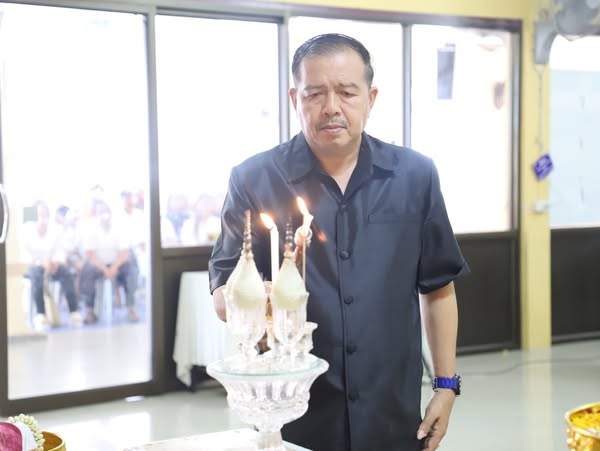 นนี้ (20 เม.ย. 68) เทศบาลนครสุราษฎร์ธานี ร่วมพิธีรดน้ำศพนายว ... รูปภาพ 1