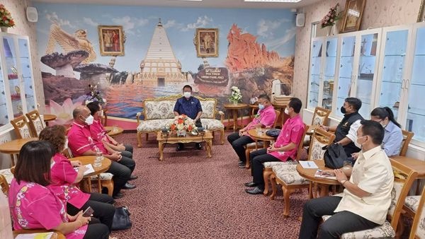 หารือผู้ว่าอุบลฯนำงานชักพระฯร่วมงานแห่เทียนอุบลฯ Image 1