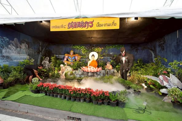 บรรยากาศการตกแต่งพุ่มผ้าป่าประกวด ในงานประเพณีชักพระ-ทอดผ้าป ... รูปภาพ 1