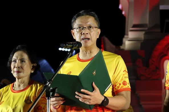 งานวิ่งสร้างบุญในคืนวันออกพรรษา "วิ่งพรมน้ำมนต์ ชมเรือพระสุร ... รูปภาพ 1