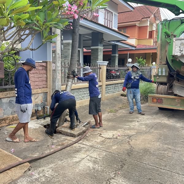 เดินหน้าดูดล้างท่อ ป้องกันปัญหาน้ำท่วมขัง รูปภาพ 1