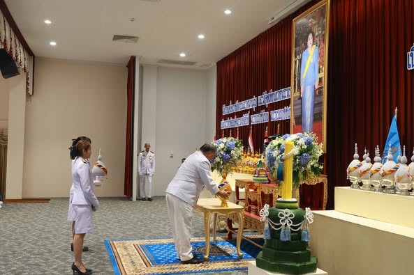 เทศบาลฯ​ ร่วมพิธีถวายเครื่องราชสักการะ วางพานพุ่ม และพิธีจุด ... รูปภาพ 1