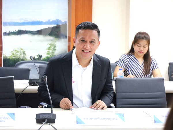 เทศบาลฯ ร่วมประชุมการดำเนินโครงการ "สุขภาพดีใต้ร่มพระบารมี"  ... รูปภาพ 1