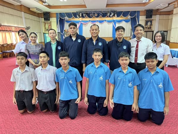 ขอแสดงความยินดีกับสุดยอดนักกีฬาอีสปอร์ต (เกม RoV) 2 ทีม จากโ ... รูปภาพ 1