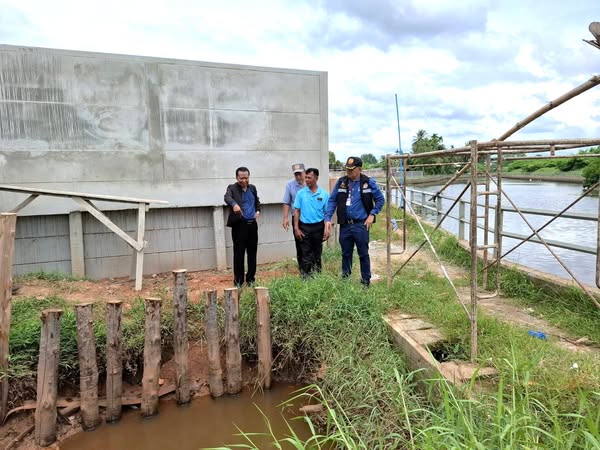 เทศบาลนครสุราษฎร์ธานีลงพื้นที่ซอยเสม็ดเรียง ร่วมหาแนวทางการแ ... รูปภาพ 1