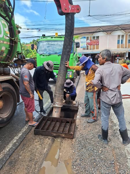 เทศบาลเข้าปฏิบัติการดูดลอกท่อระบายอย่างต่อเนื่อง Image 1