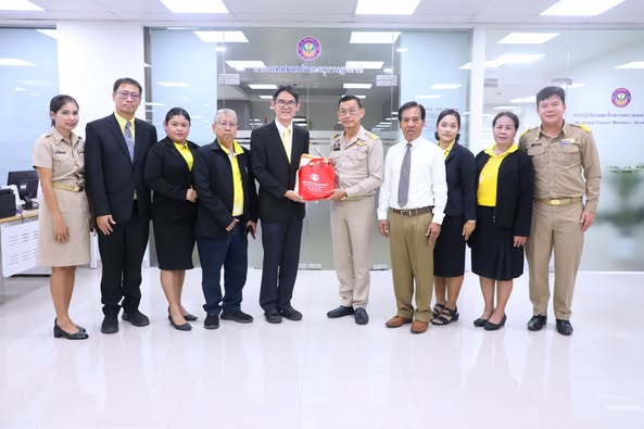 คณะผู้บริหารโรงเรียนนวมินทร์วิทยา เข้าพบเพื่อแสดงความยินดีพร ... รูปภาพ 1