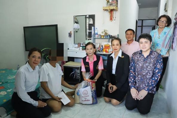 เทศบาลนครสุราษฎร์ธานีลงพื้นที่มอบเงินช่วยเหลือและมอบถุงยังชี ... Image 1