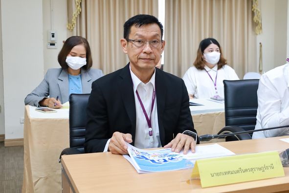 เทศบาลนครสุราษฎร์ธานีร่วมรับฟังการนำเสนอผลสรุปโครงการศึกษาออ ... Image 1