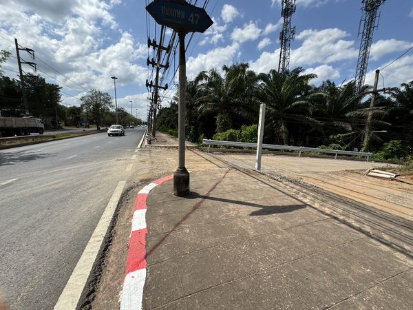 เทศบาลนครสุราษฎร์ธานี โดยสำนักช่าง ดำเนินการปรับระดับผิวจราจ ... Image 1