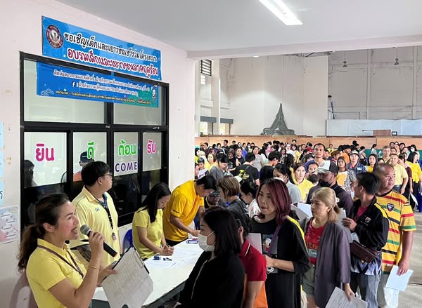 ภาพบรรยากาศวันแรกของการเปิดรับสมัครน้องๆ "โครงการจัดอบรมเด็ก ... รูปภาพ 1