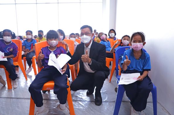 นายประเสริฐ บุญประสพ นายกเทศมนตรีนครสุราษฎร์ธานี พร้อม คณะผู ... Image 1