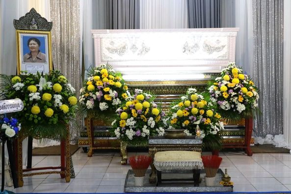 วางพวงหรีดงานบำเพ็ญกุศลศพ Image 1