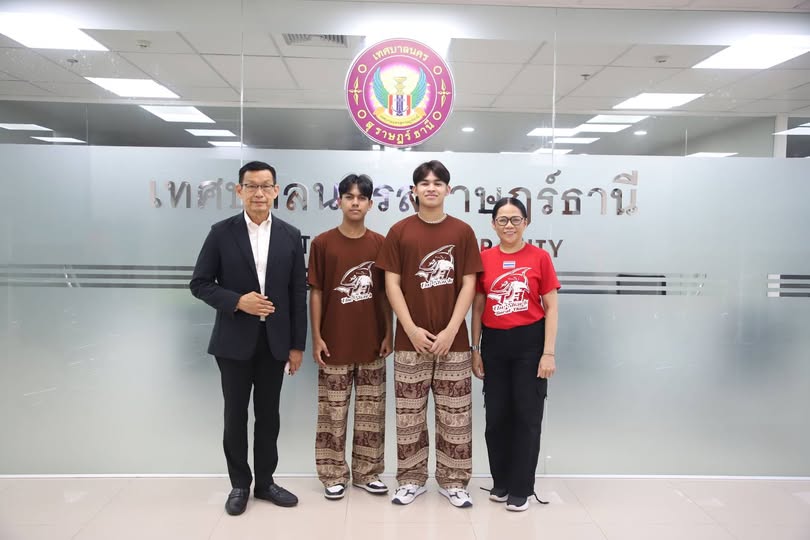 นายประสริฐ บุญประสพ นายกเทศมนตรีนครสุราษฎร์ธานี ต้อนรับ 2 นั ... รูปภาพ 1