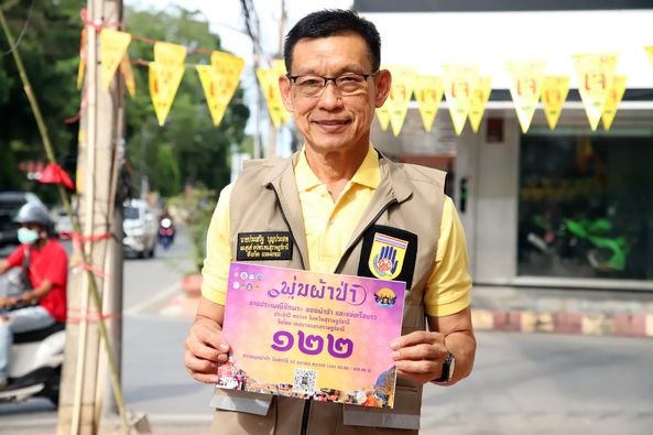 เทศบาลนครสุราษฎร์ธานีลงพื้นที่แจกบัตรพุ่มผ้าป่า งานชักพระฯ 6 ... รูปภาพ 1