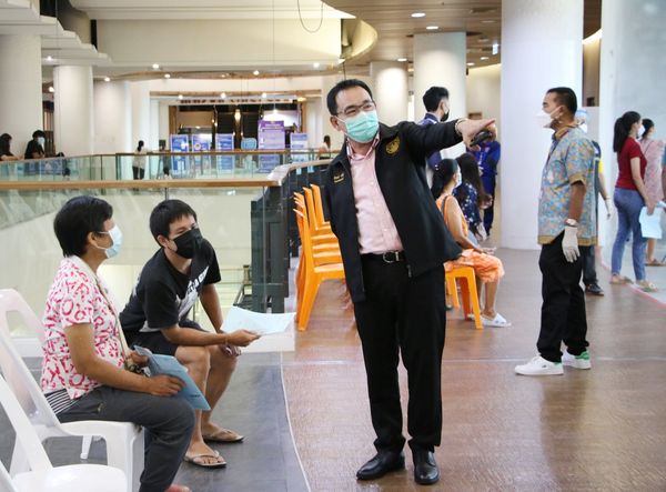 บรรยากาศวันที่การฉีดวัคซีนทางเลือก วัคซีน"ซิโนฟาร์ม" Image 1