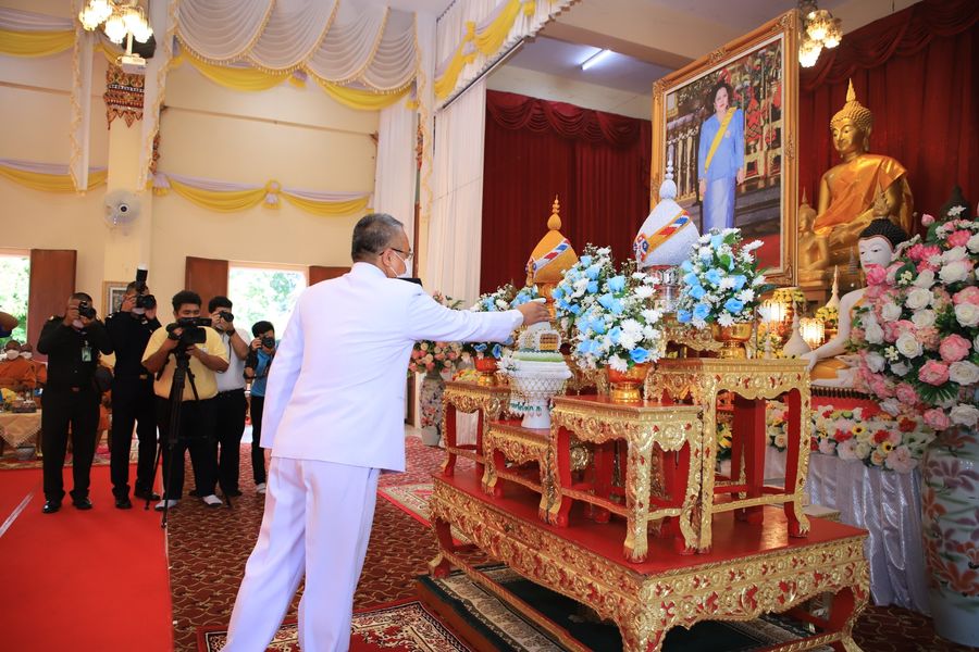 ร่วมพิธีมอบคัมภีร์เทศน์เฉลิมพระเกียรติฯ เนื่องในโอกาสมหามงคล ... Image 1