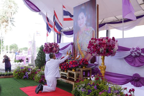 พิธีทำบุญตักบาตรและปล่อยพันธุ์สัตว์น้ำ 300,000 ตัว ถวายพระรา ... Image 1