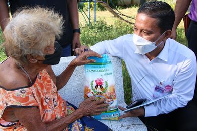 ลงพื้นที่เยี่ยมกลุ่มเปราะบางและเด็กแรกเกิดในเขตเทศบาลนครสุรา ... Image 1