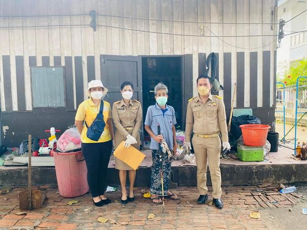 เทศบาลนครสุราษฎร์ธานี ลงพื้นที่ส่งมอบถุงยังชีพบรรเทาความเดือ ... Image 1