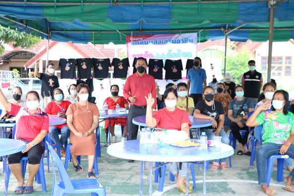 ส่งเสริมอาชีพชุมชนไทยสมุทรการเย็บปักถักร้อยตกแต่งเสื้อยืด Image 1