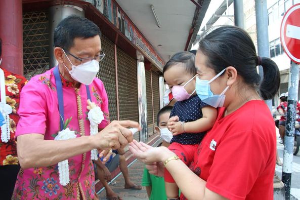 บรรยากาศขบวนแห่สงกรานต์วิถีใหม่ ห่างไกลโควิด-19 และพิธีเปิดง ... Image 1