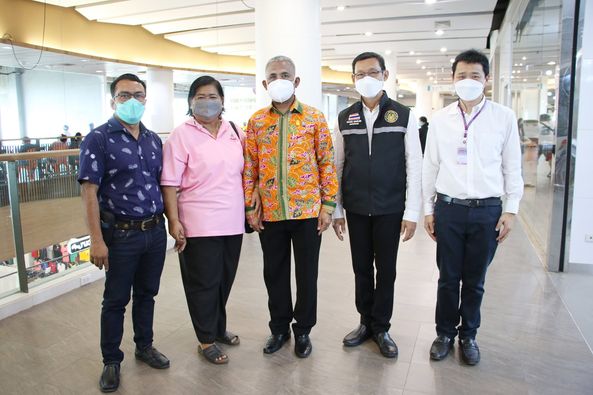 บรรยากาศวันที่การฉีดวัคซีนทางเลือก วัคซีน"ซิโนฟาร์ม" Image 1