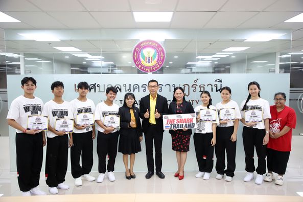 นายกเทศมนตรีฯ ร่วมแสดงความยินดีกับทีม THE SHARK สุดยอดคนเก่ง ... รูปภาพ 1