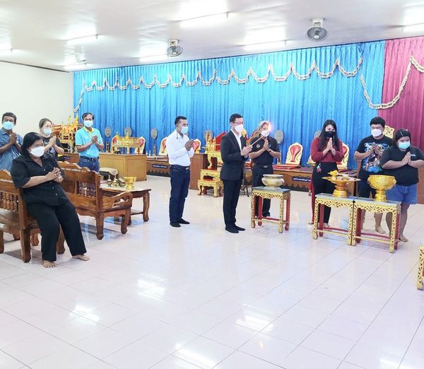 พิธีรดน้ำศพคุณพ่อนพดล ทรรพคช Image 1