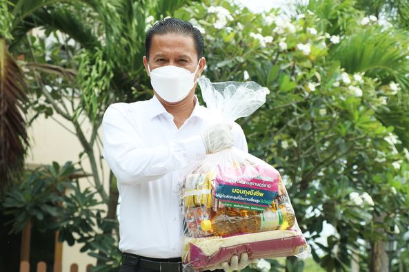 มอบถุงยังชีพบรรเทาความเดือดร้อนให้กับผู้กักตัว ๑๔ วัน (ไม่ใช ... Image 1