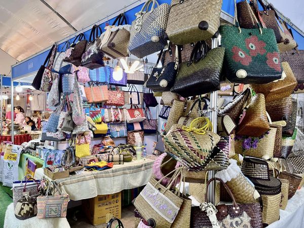 สินค้าของดีทั่วไทย รวมไว้ในที่เดียว “งานช้อปเพลินใจ OTOP ทั่ ... รูปภาพ 1