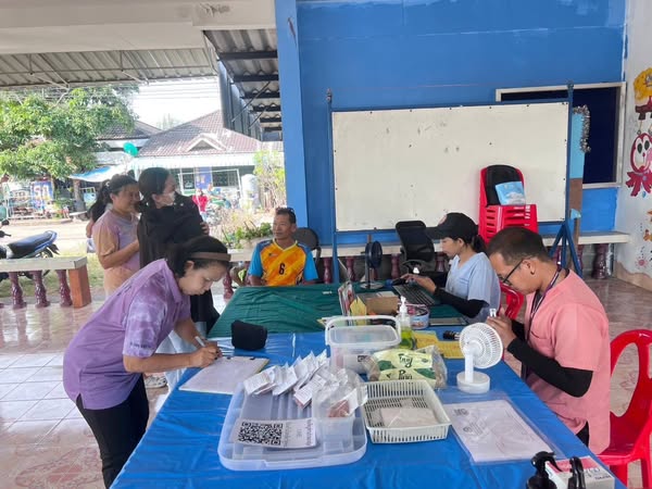 เทศบาลนครสุราษฎร์ธานี ออกหน่วยเคลื่อนที่ให้บริการฉีดวัคซีนป้ ... รูปภาพ 1