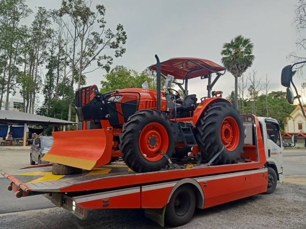 ทศบาลนครสุราษฎร์ธานี ขอขอบคุณ บริษัท คูโบต้า มิตรแท้ กรุ๊ป ท ... Image 1