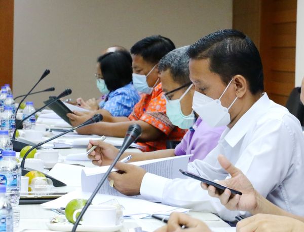 ร่วมประชุมคณะกรรมการบริหารงานจังหวัดแบบบูรณาการจังหวัดสุราษฎ ... Image 1