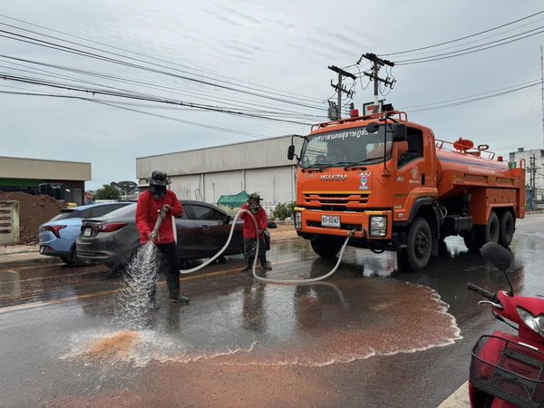 ฉีดล้างถนน แก้ปัญหาฝุ่น รูปภาพ 1