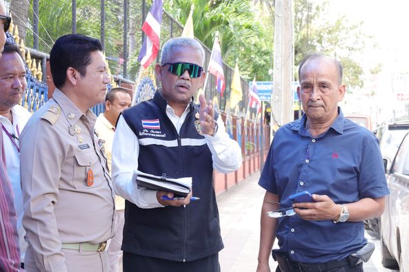 จัดจุดจอดรับ-ส่งผู้โดยสาร พร้อมป้ายบอกเวลาการจอดรถตุ๊กๆ Image 1