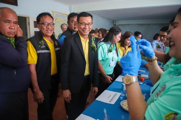 นายกแป๊ะ เปิดศูนย์แจ้งเตือนภัยสุขภาพในชุมชนบึงขุนทะเล รูปภาพ 1