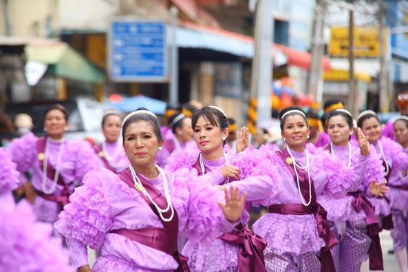 “ขบวนนางรำ” ความสวยงามในขบวนแห่เรือพนมพระ Image 1