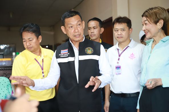 นายกแป๊ะ ลงพื้นที่ให้กำลังใจพร้อมมอบผ้าอ้อมผู้ใหญ่ รูปภาพ 1