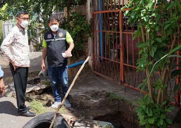 ดูดล้างท่อระบายน้ำอย่างต่อเนื่องของหมู่บ้านศิริสุขไปถึงปากซอ ... Image 1