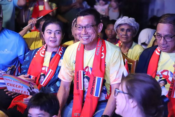 ชาวสุราษฎร์ธานี ร่วมเชียร์น้องเทนนิส นักเทควันโดหญิงทีมชาติไ ... รูปภาพ 1