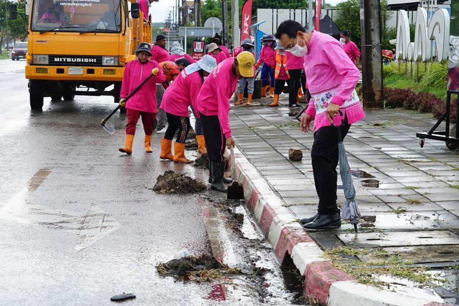 ความสะอาด ดินโคลน และตัดหญ้าและกิ่งไม้ ทั้ง 2 ข้างทาง Image 1