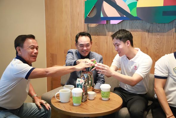 เทศบาลนครสุราษฎร์ธานี ร่วมแสดงความยินดีเปิด สตาร์บัคส์ สาขาส ... รูปภาพ 1