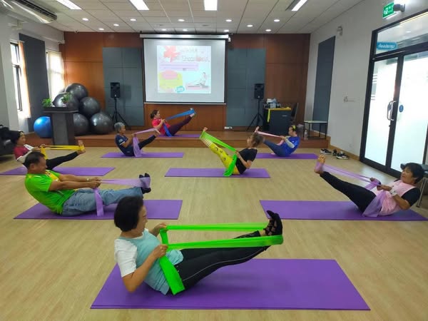 เชิญชวนร่วมกิจกรรม “พิลาทิสด้วย Theraband” คลินิกสร้างเสริมส ... Image 1